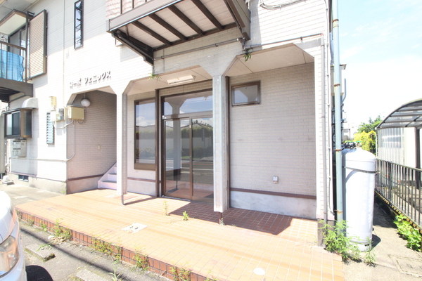 都城市志比田町の店舗（建物一部）