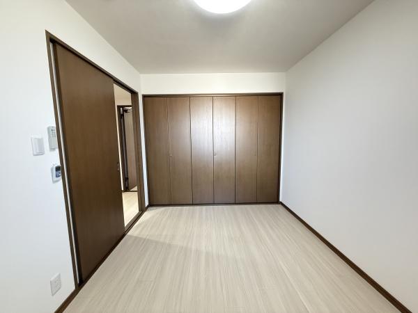 ロイヤルレインボー中主205号室
