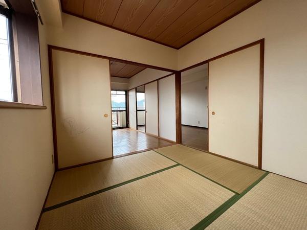 クレスティ栗田　（野洲市冨波乙）