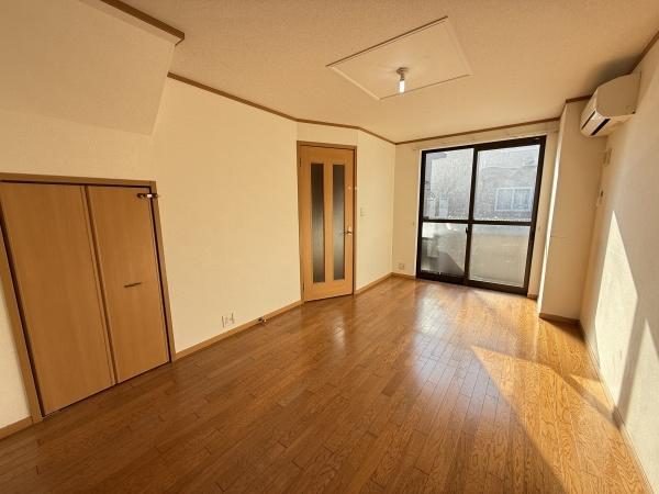 ブリヤンブリーズ１　守山市浮気町