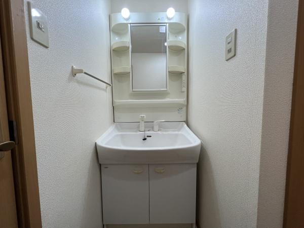 サンライズ　フジ　Ｃ棟　（野洲市小篠原）