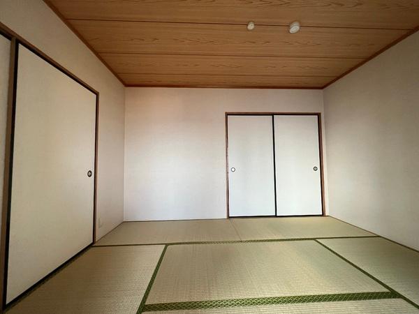 シャトーアルバ2　栗東市市三宅