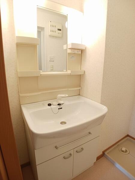 カ－サ　モデルノ