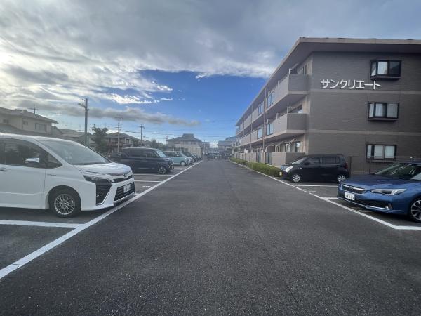 サンクリエート 市三宅(駐車場)