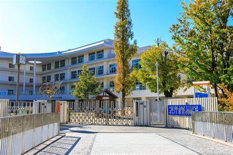 ブレーメン　守山市今宿町(守山市立守山小学校)