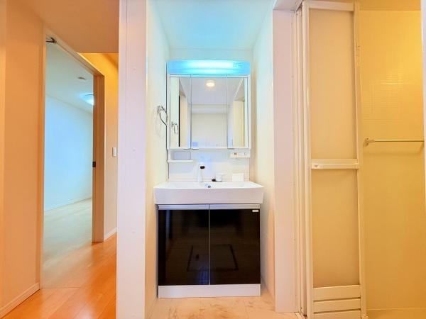 ＬＡ　Ｅｓｃｓｌｉｅｒ　ラ　エスカリエ