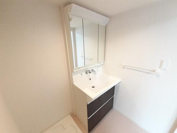 アヴニール・サード