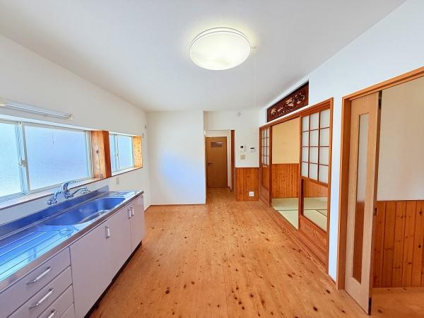 上屋戸建　屋根付き駐車場