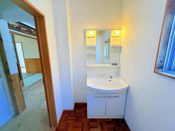 上屋戸建　屋根付き駐車場