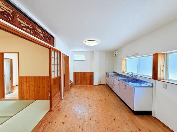 上屋戸建　屋根付き駐車場