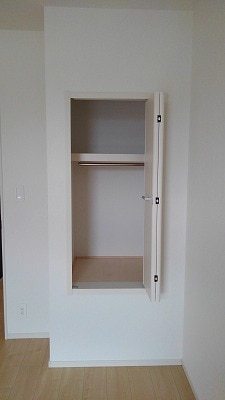 ベルヴィー寺の前
