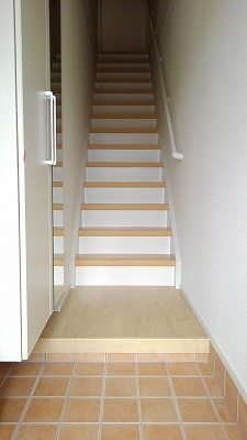 ベルヴィー寺の前