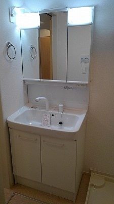 ベルヴィー寺の前