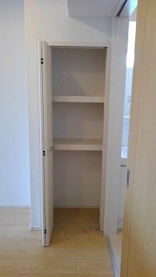 ベルヴィー寺の前