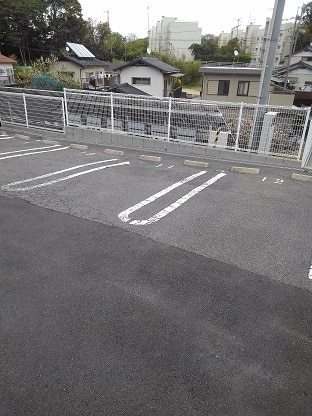 アゲイン(駐車場)