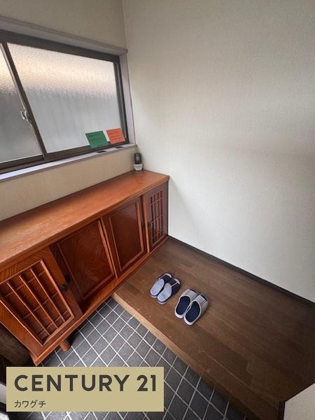 北琴芝1丁目貸家(玄関)