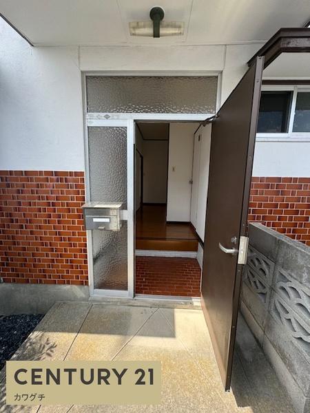 東須恵貸家(玄関)