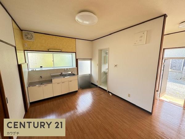 東須恵貸家(リビング)