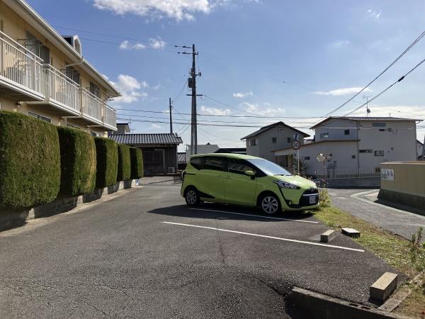 ハイツ西田(駐車場)