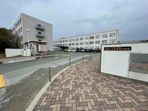 リビングタウン常盤公園　B棟(国立宇部工業高等専門学校)