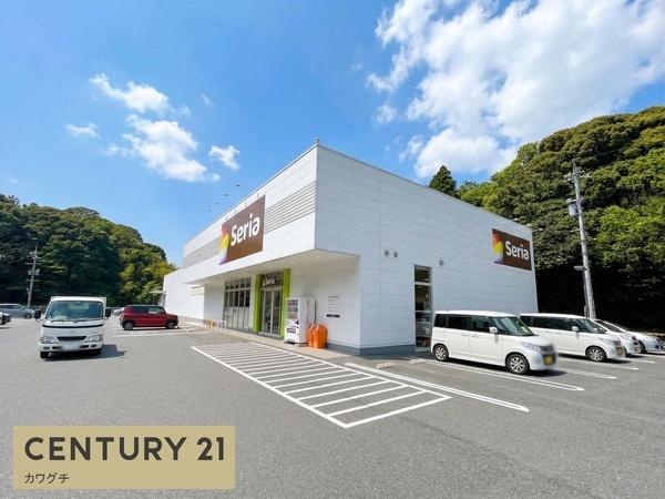 グランディールウベB棟(セリアまるき小羽山店)
