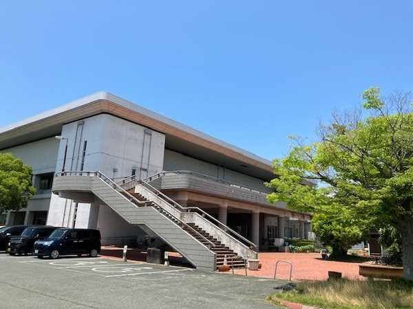 山陽小野田市中川５丁目のアパート(山陽小野田市民体育館)