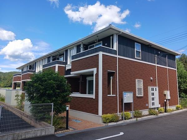 綾部市岡安町のアパート