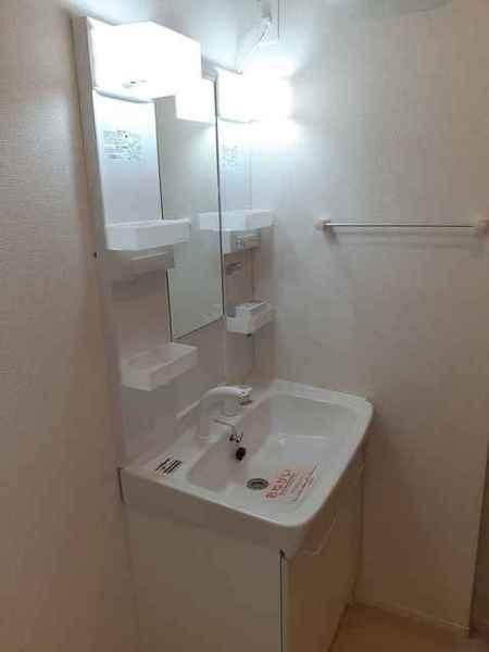 綾部市岡安町のアパート