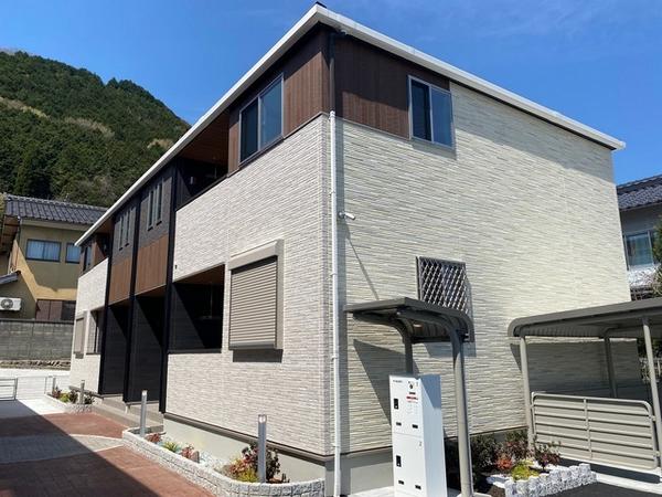 綾部市上野町のアパート