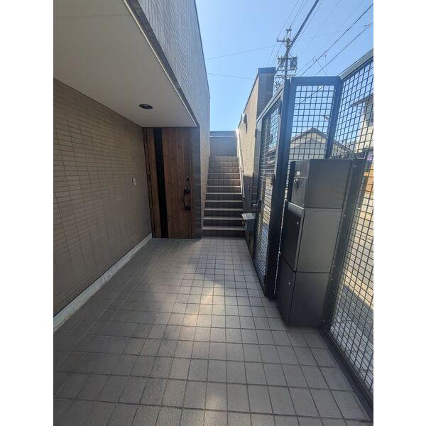 藤江町四丁目テラスハウス