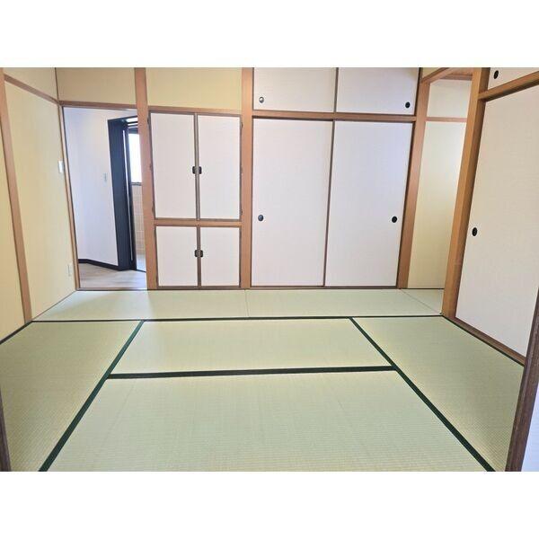 泉ロイヤルビル