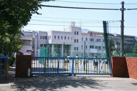川崎市中原区宮内３丁目の貸家(川崎市立宮内中学校)