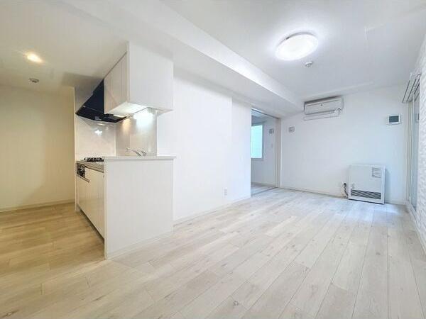 札幌市豊平区月寒西三条9丁目のマンション(リビング)