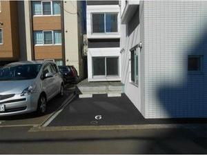 札幌市西区琴似三条5丁目のマンション(駐車場)