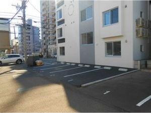 札幌市西区琴似三条5丁目のマンション(駐車場)