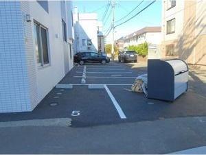 札幌市西区琴似三条5丁目のマンション(駐車場)