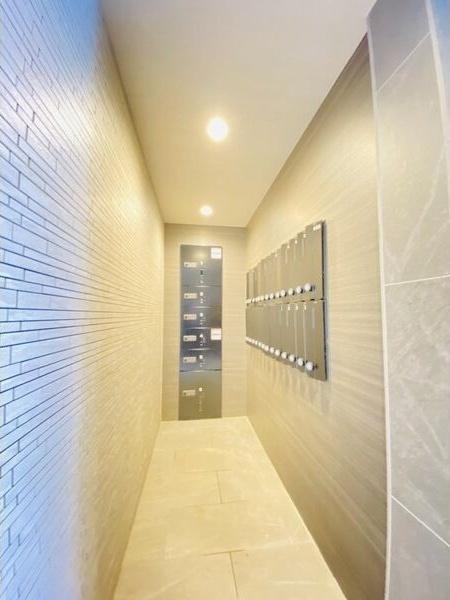 札幌市中央区南十二条西12丁目のマンション(エントランス)