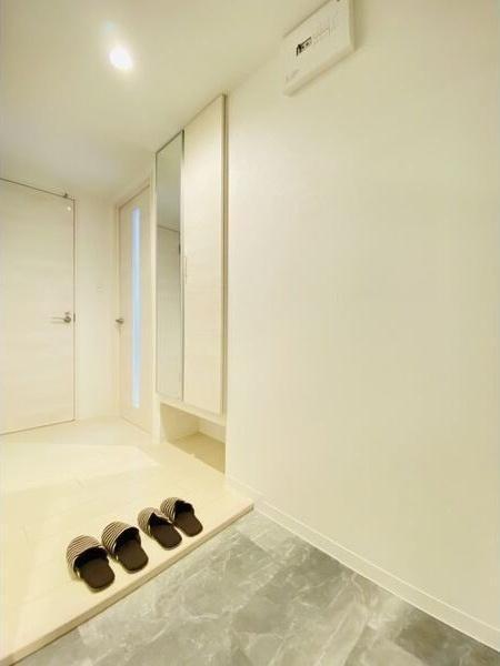 札幌市中央区南十二条西12丁目のマンション(玄関)