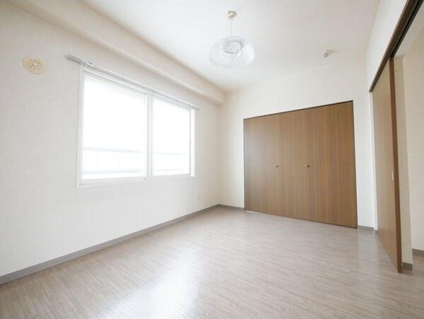 札幌市豊平区美園八条2丁目のマンション(リビング)