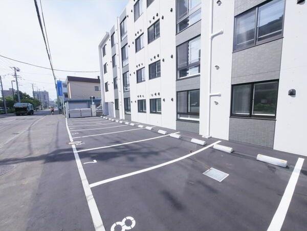 札幌市白石区東札幌二条3丁目のマンション(駐車場)
