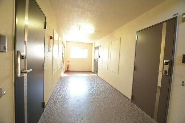 札幌市白石区中央一条7丁目のマンション(玄関)