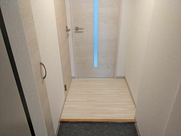 札幌市白石区東札幌二条6丁目のマンション(玄関)