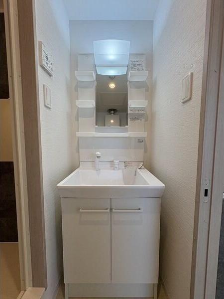 札幌市豊平区豊平四条8丁目のマンション(洗面台・洗面所)