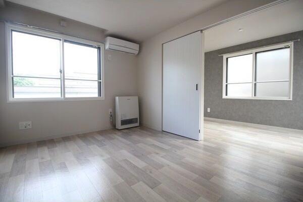 札幌市豊平区平岸四条16丁目のマンション(リビング)