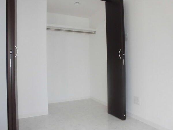 札幌市白石区本郷通9丁目南のマンション(収納)