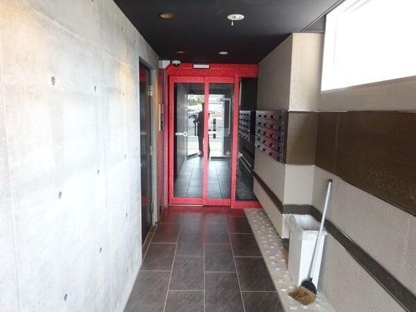 札幌市白石区本郷通9丁目南のマンション(エントランス)