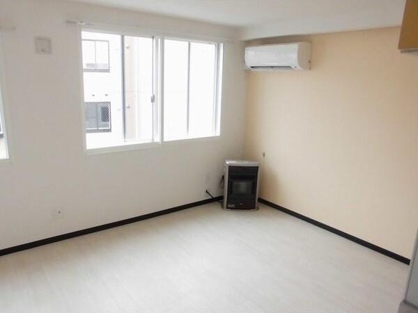 札幌市白石区菊水五条3丁目のマンション(リビング)