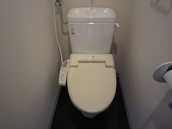 札幌市中央区南六条西16丁目のマンション(トイレ)