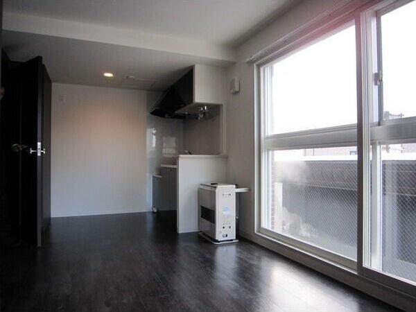 札幌市中央区南六条西16丁目のマンション(リビング)