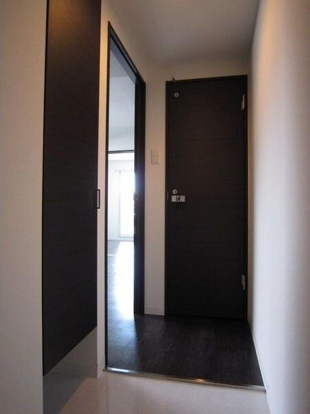 札幌市中央区南六条西16丁目のマンション(玄関)